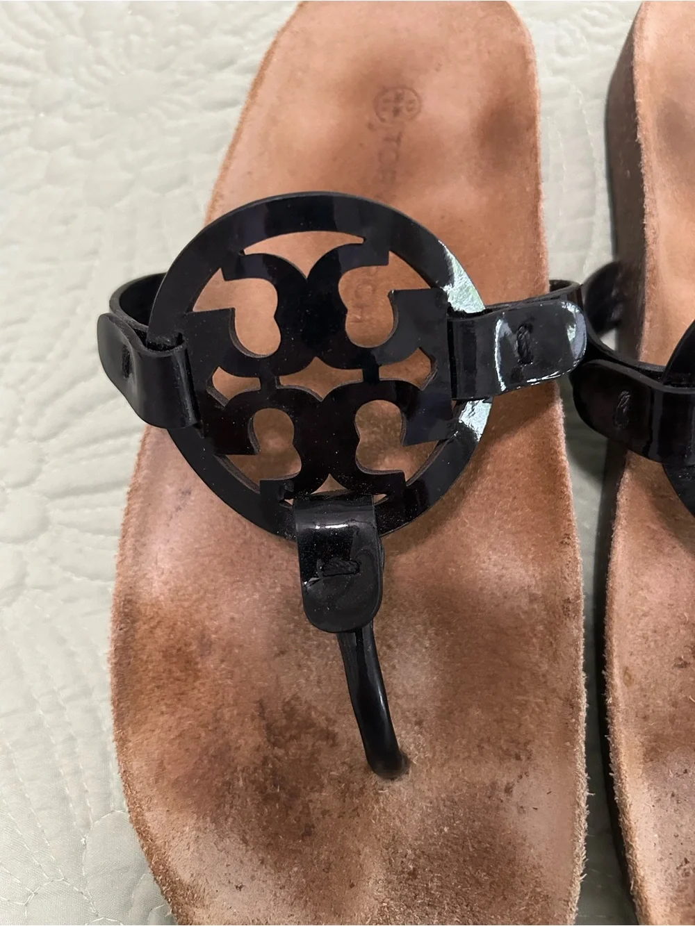 TORY BURCH Black Patent Logo Thong Sandals 8M Sueded Insole for GREAT COMFORT!